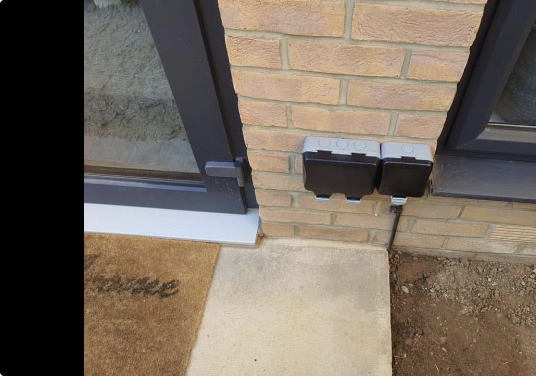 Outdoor socket installation